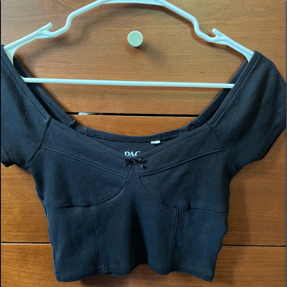 Cute PacSun black short sleeve!